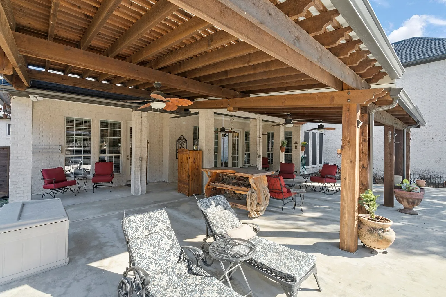 oasis-pass-exterior
