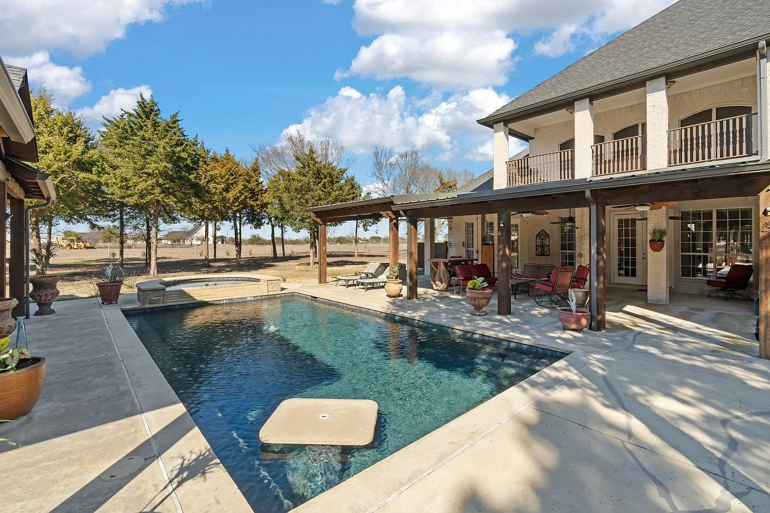 oasis-pass-exterior